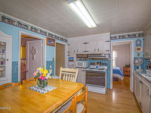 4th image of 582 W Housatonic St