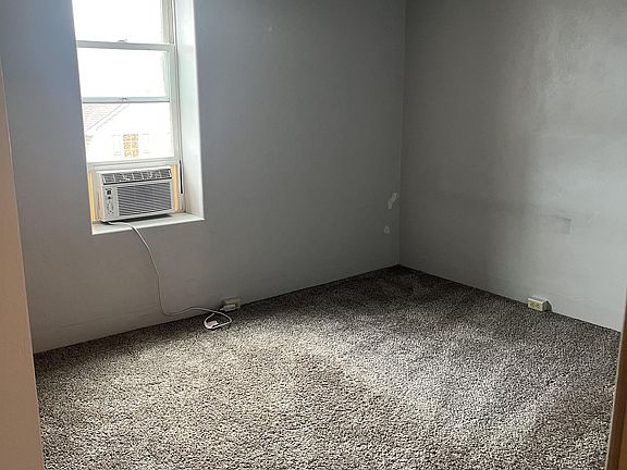 4th image of 16 E 1st Ave