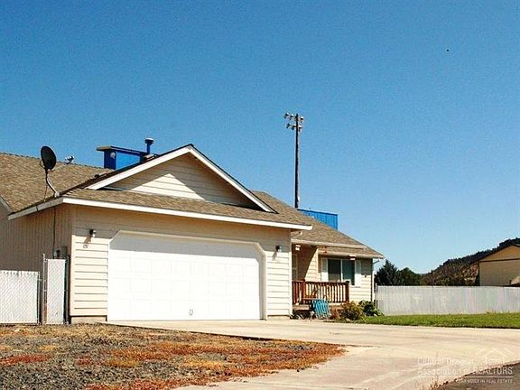 3rd image of 406 SE Mercury Ln