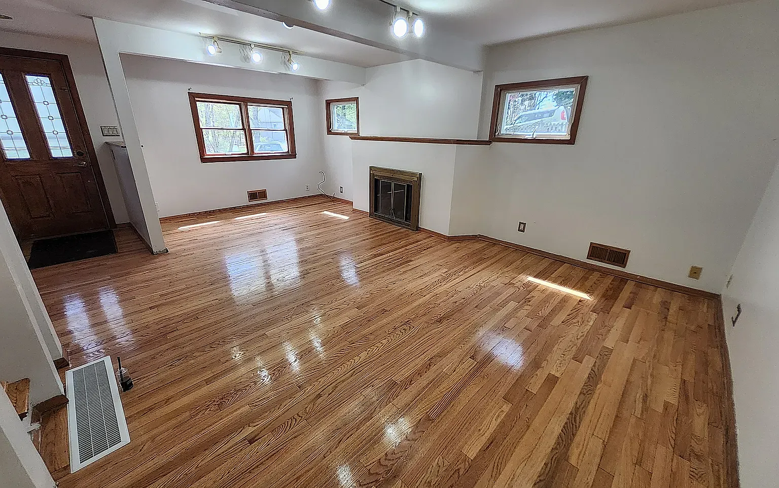 3 bed, 1260 sqft, $2,800 — Photo 4