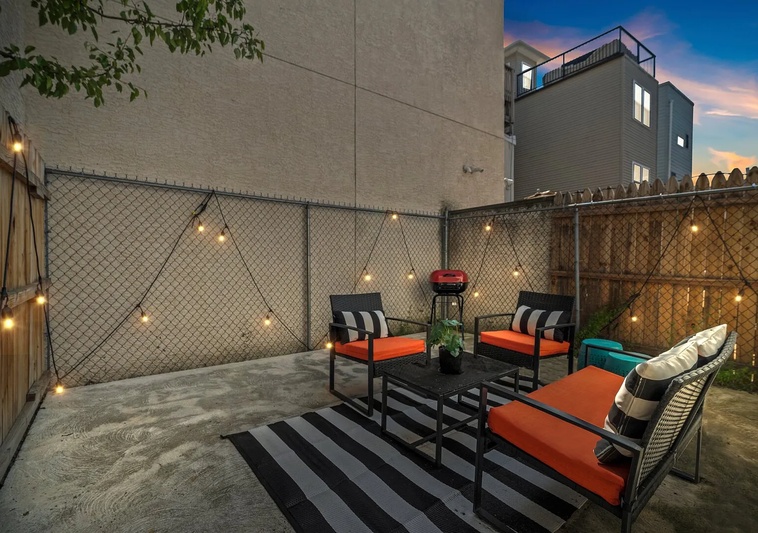 Faimount Spacious ~ 5* Location~GameRoom~Backyard — Photo 3