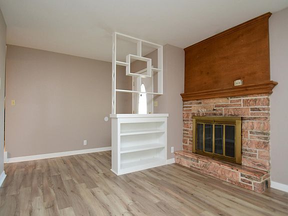 4th image of 10 Crestwood Dr