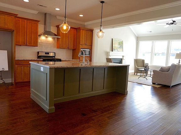 5th image of 988 Silver Leaf Dr
