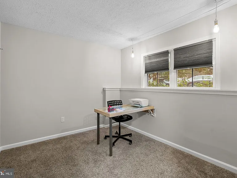 18005 Sunset Lake Ct — Photo 31