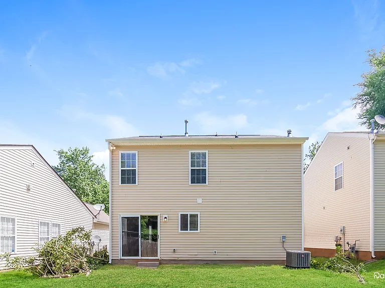 10409 Hugue Way — Photo 16