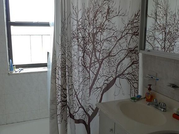 3rd image of 8 W 76th St APT 5A