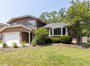 5734 Doe Cir, Westmont, IL 60559