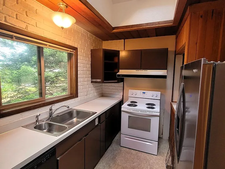 1327 Toledo St — Photo 14
