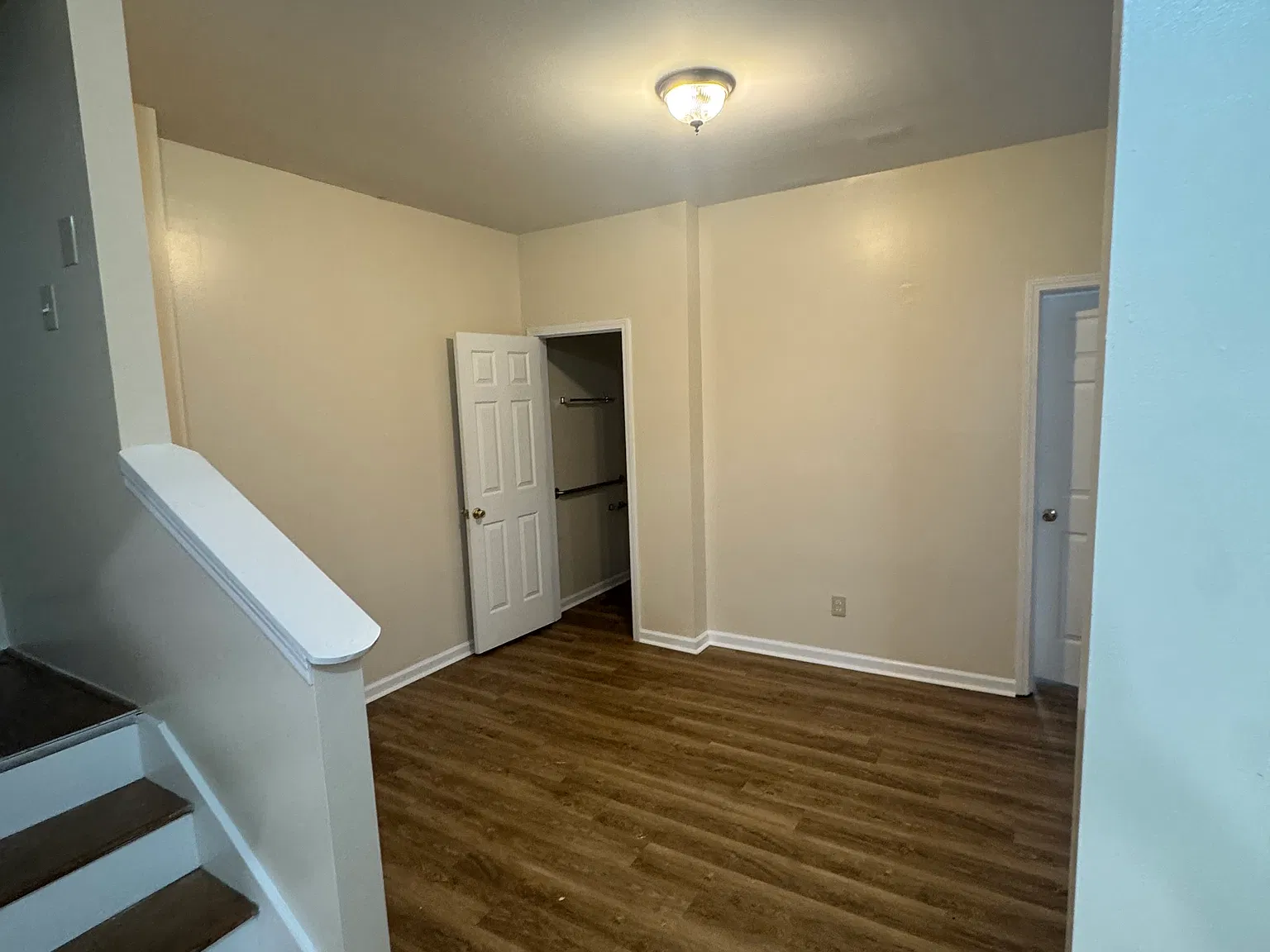 3 bed, 1090 sqft, $2,150 — Photo 2
