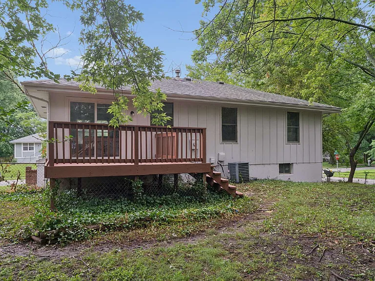 416 SE Claremont St — Photo 38