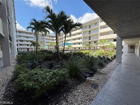 2nd image of 2121 Collier Ave APT 109