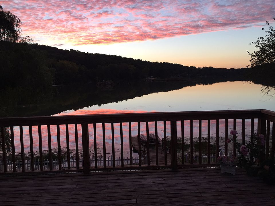 Mamanasco Lake Waterfront