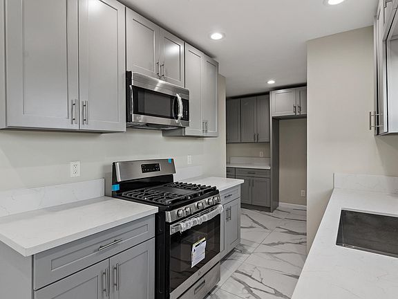 5th image of 501 E Brett St