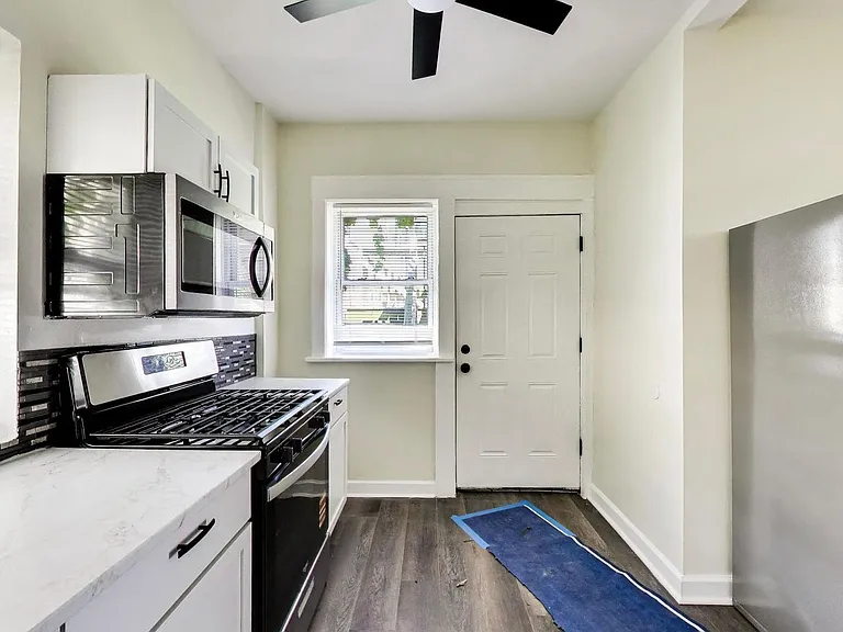 43 N Menard Ave #2 — Photo 4