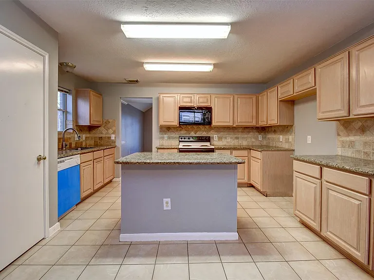 2114 Whirlaway Dr — Photo 11