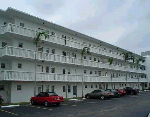 2nd image of 600 NE 2nd St APT 301