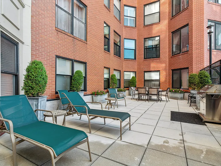 390 Commonwealth Ave #603 — Photo 17