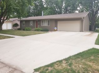 1614 E Elm St, Algona, IA 50511