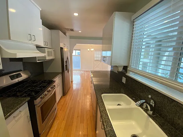 5356 Yolanda Ave — Photo 5