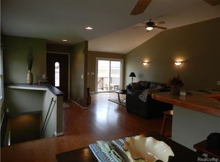 2220 Willow Beach St, Keego Harbor, MI 48320