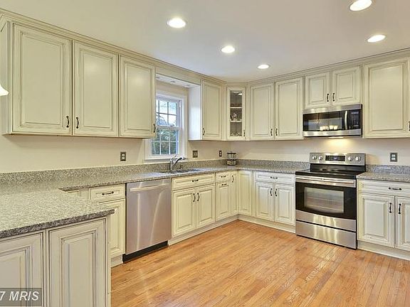 3rd image of 12003 Holly Crest Ct