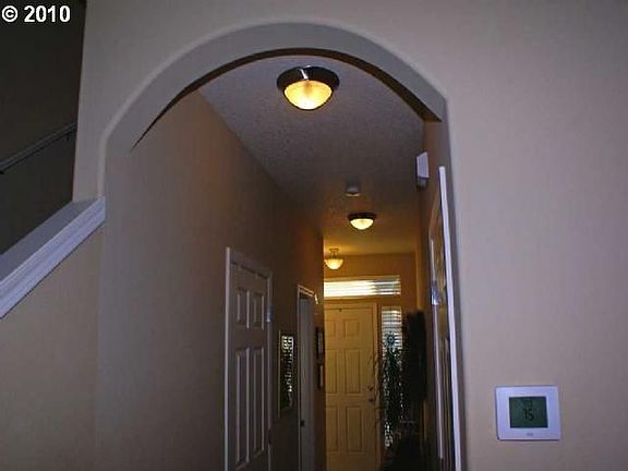 Arched Cielings, Designer Paint Colors and Touch Screen Thermostat with A/C