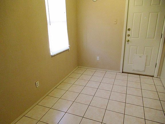 4th image of 9615 Elmwood Ave Unit B