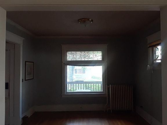 3rd image of 293 Robie St E #1