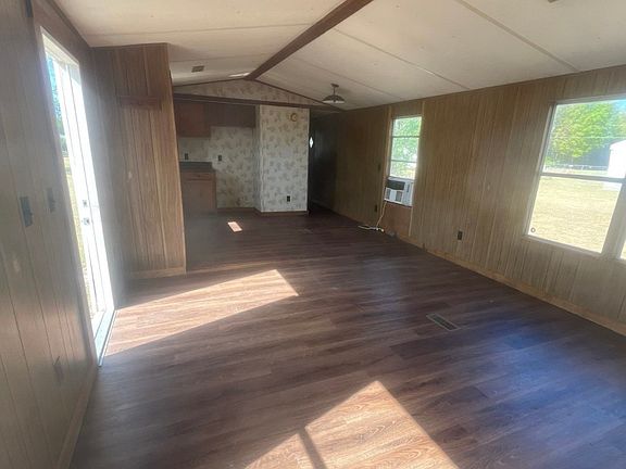 5th image of 152 Aiken Rd