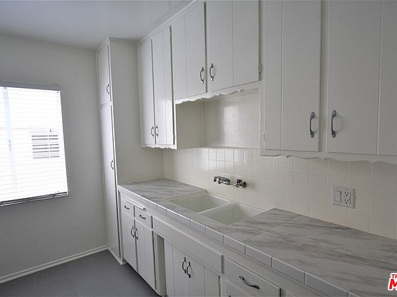 3rd image of 859 S Bedford St APT 1