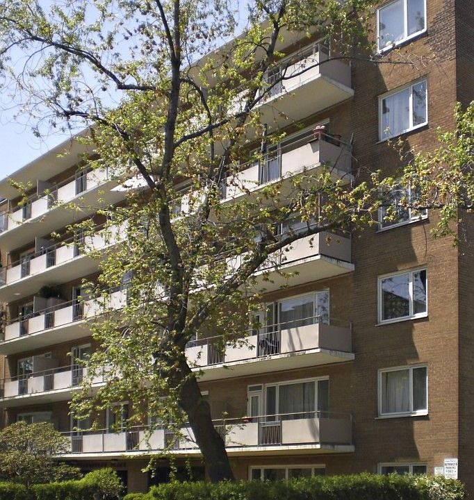 1st image of 2 Grandstand Pl #502