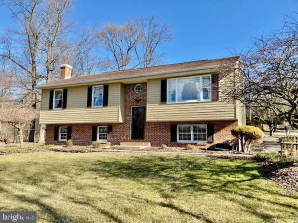 271 Lammey Rd, Elverson, PA 19520