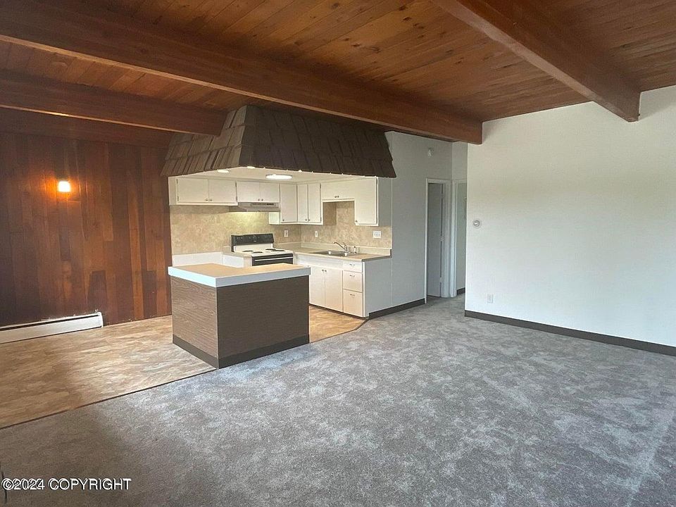 1st image of 812 W 29th Pl #12