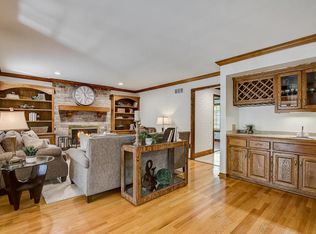 3134 W Woodfield Dr, Mequon, WI 53092
