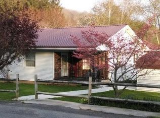 111 Oak St, Rainelle, WV