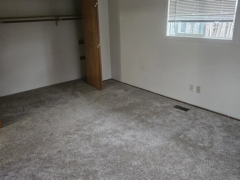 1692 NW Division St — Photo 9