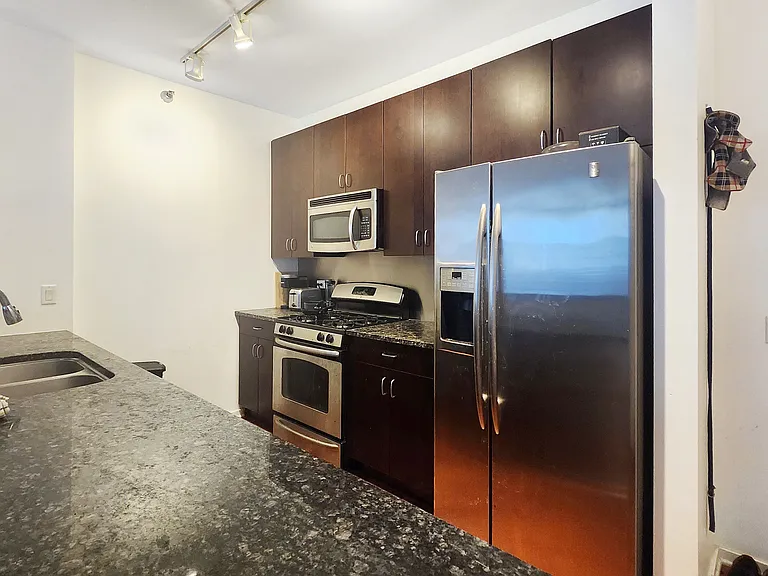 125 S Green St #509A — Photo 7
