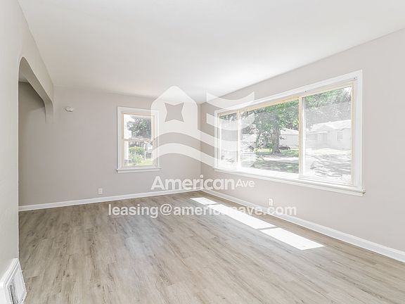 756293_003_living_room_13868165.jpg