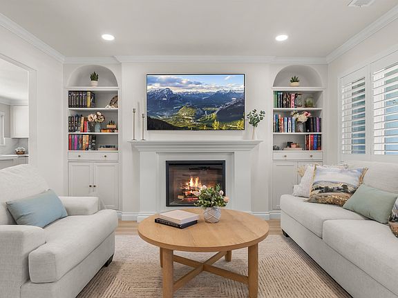 2nd image of 8044 Tamarack Dr