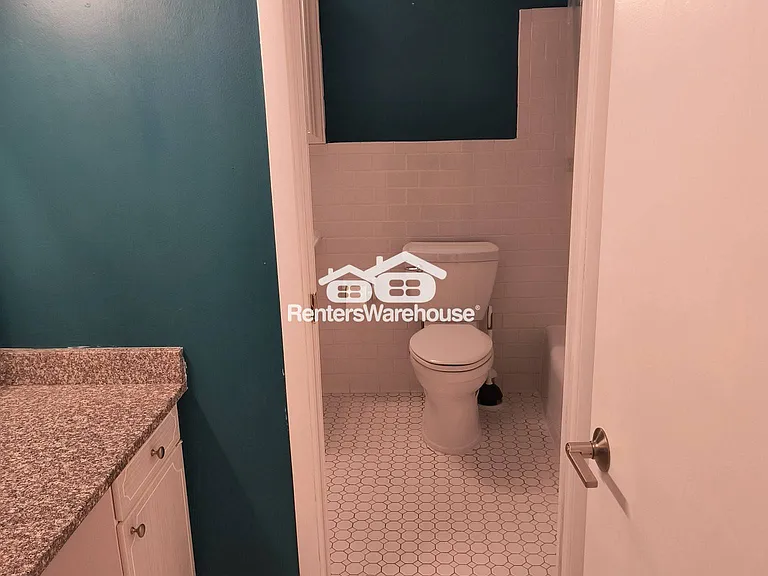 1901 Emerson Ave S #102 — Photo 21