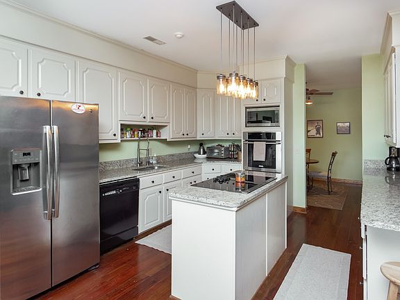 4th image of 732 Lindhaven Dr