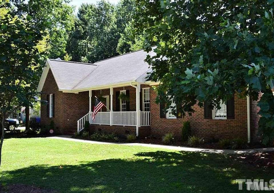 1st image of 403 Hill Ln