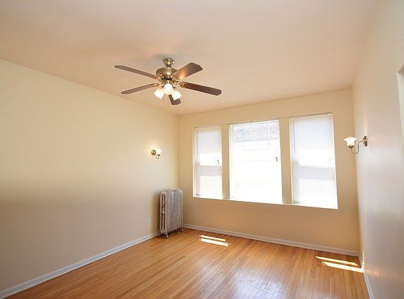 3rd image of 4722 S Drexel Blvd APT 3A