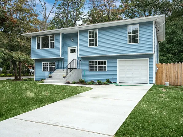 410 River Rd, Shirley, NY 11967