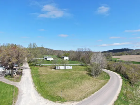 E17486 Pesik Dr, Hillsboro, WI 54634