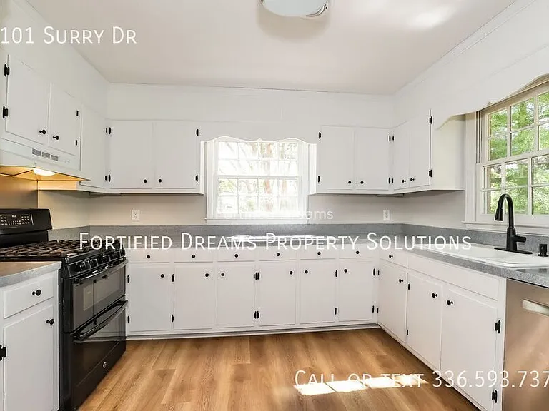 1101 Surry Dr — Photo 7