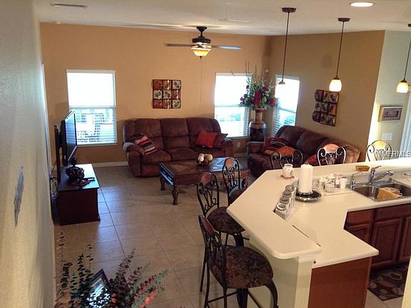 3rd image of 913 Parker Den Dr