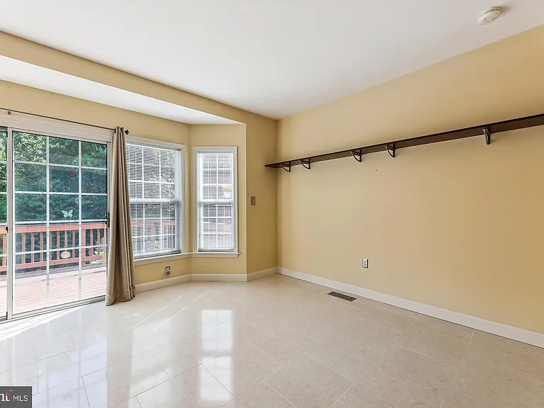7445 Gillingham Row — Photo 11