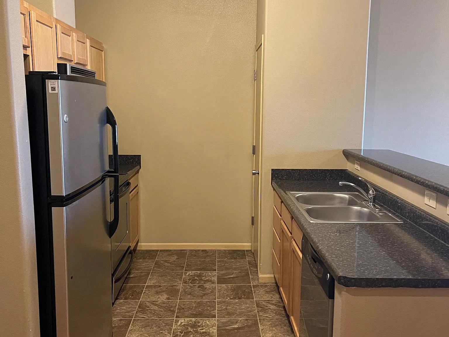 3 bed, 1108 sqft, $2,254 — Photo 3