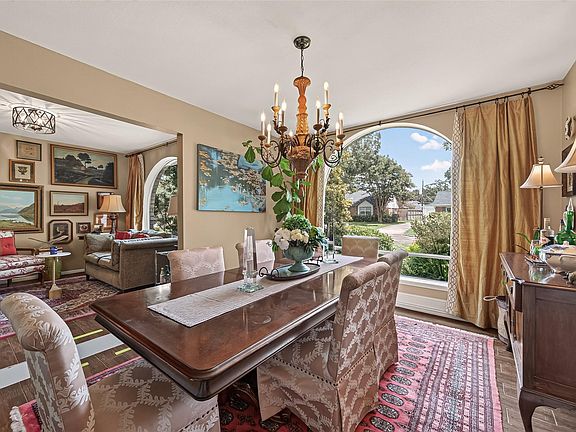 3rd image of 2623 Pomeran Dr